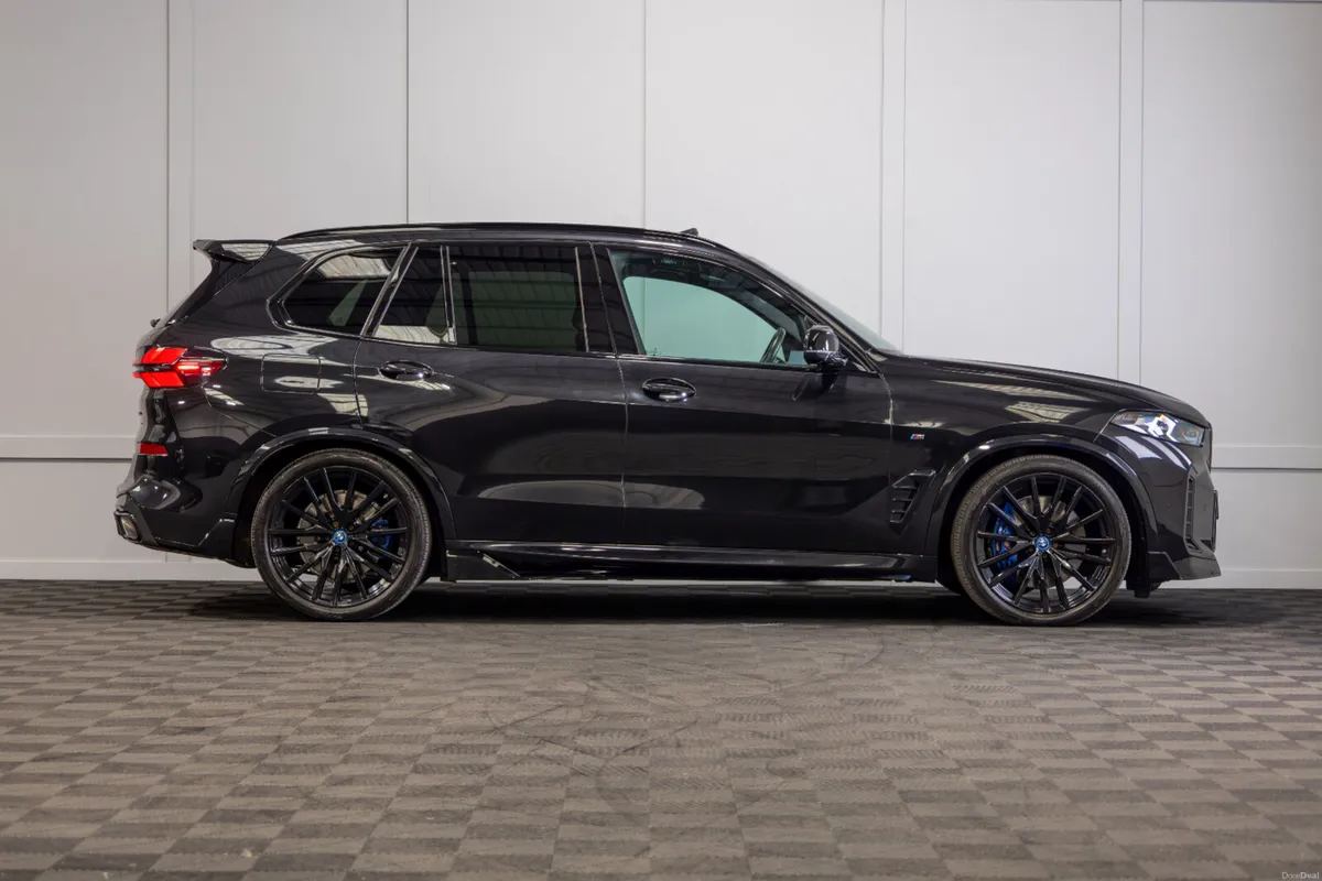 2025 BMW X5 X-Drive 50e M-Sport *Pan Roof - Image 6