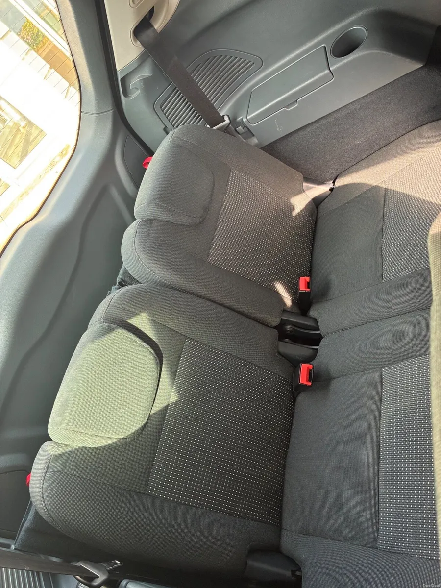 Ford Grand C-Max 2011 - Image 6