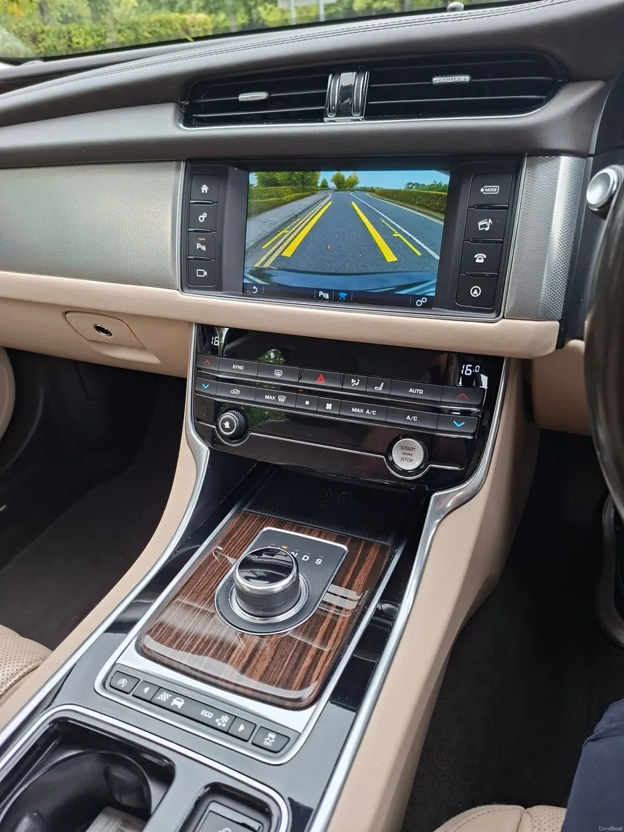 Jaguar XF 2017 - Image 3