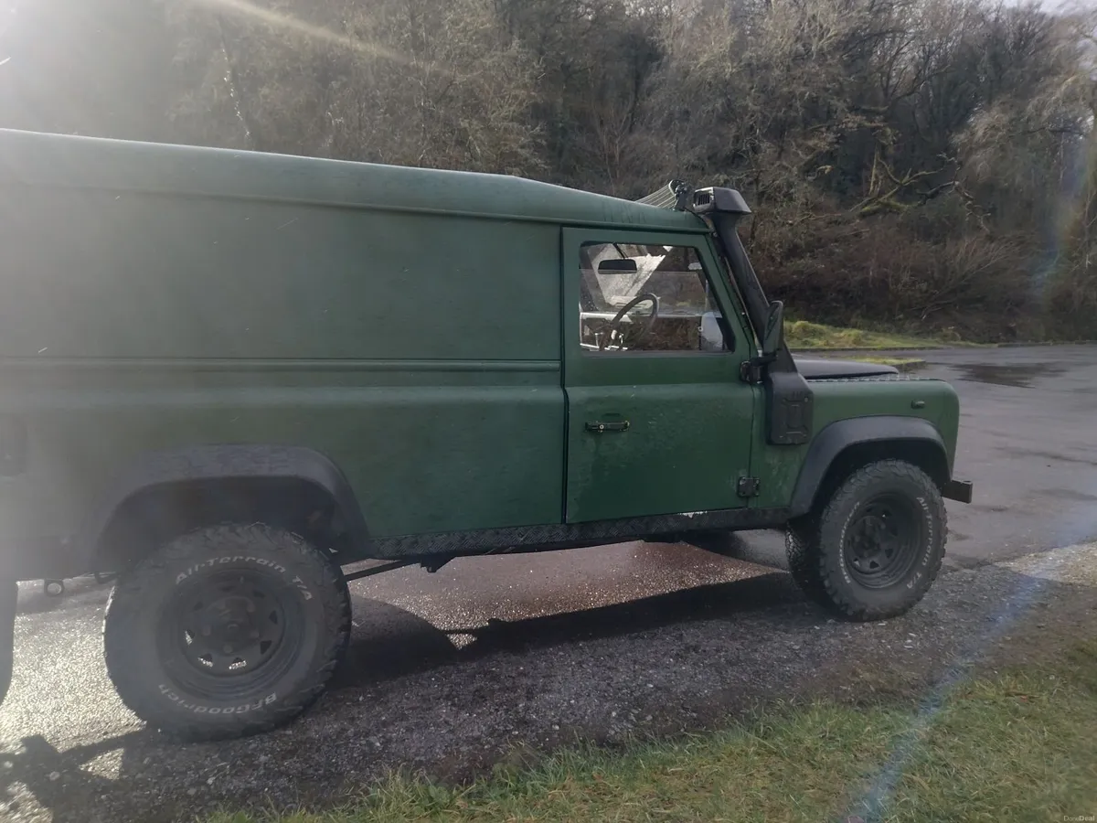 Land Rover Defender 110 2.5 TD5 year 2000 - Image 3