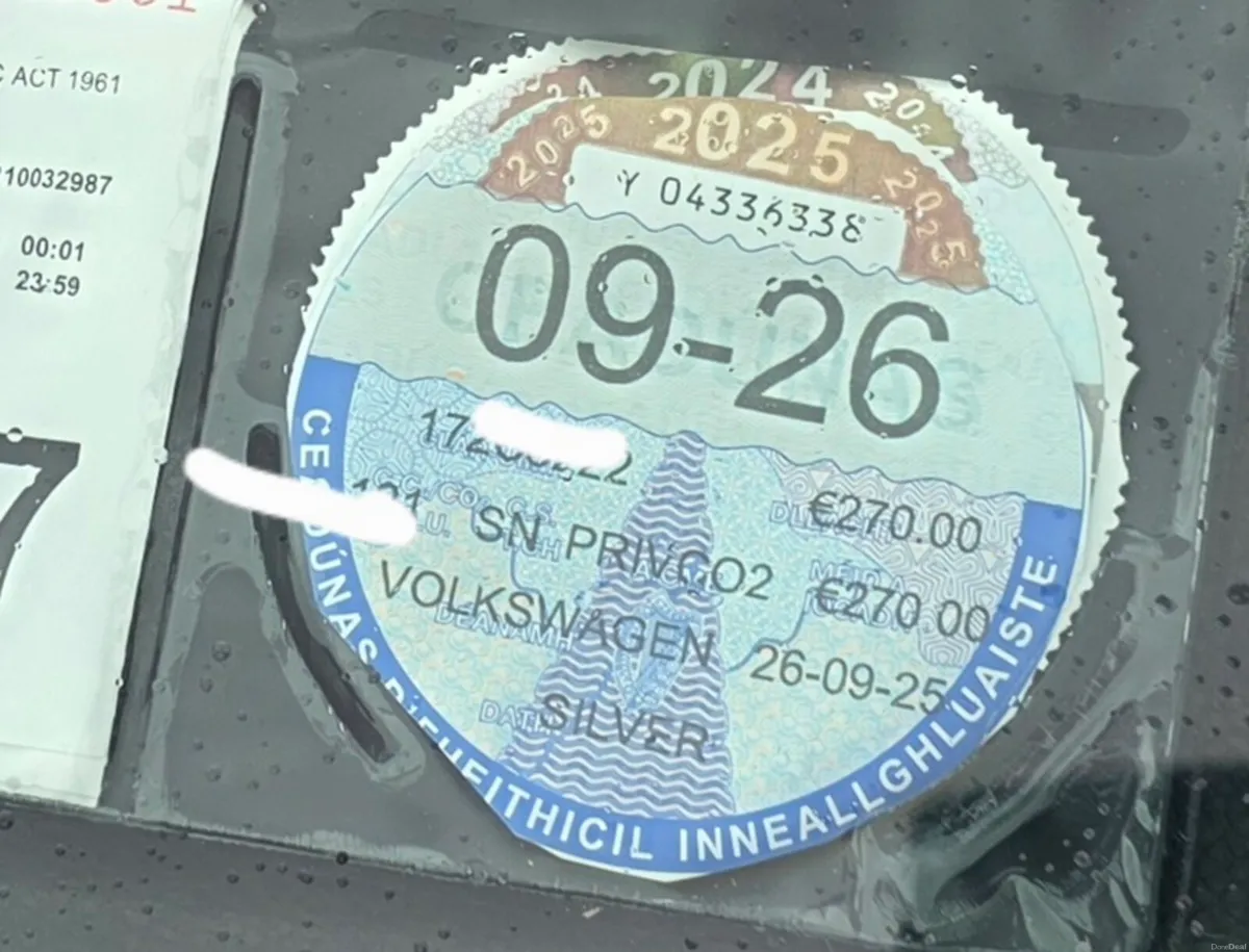 2017 Volkswagen Passat - Image 2