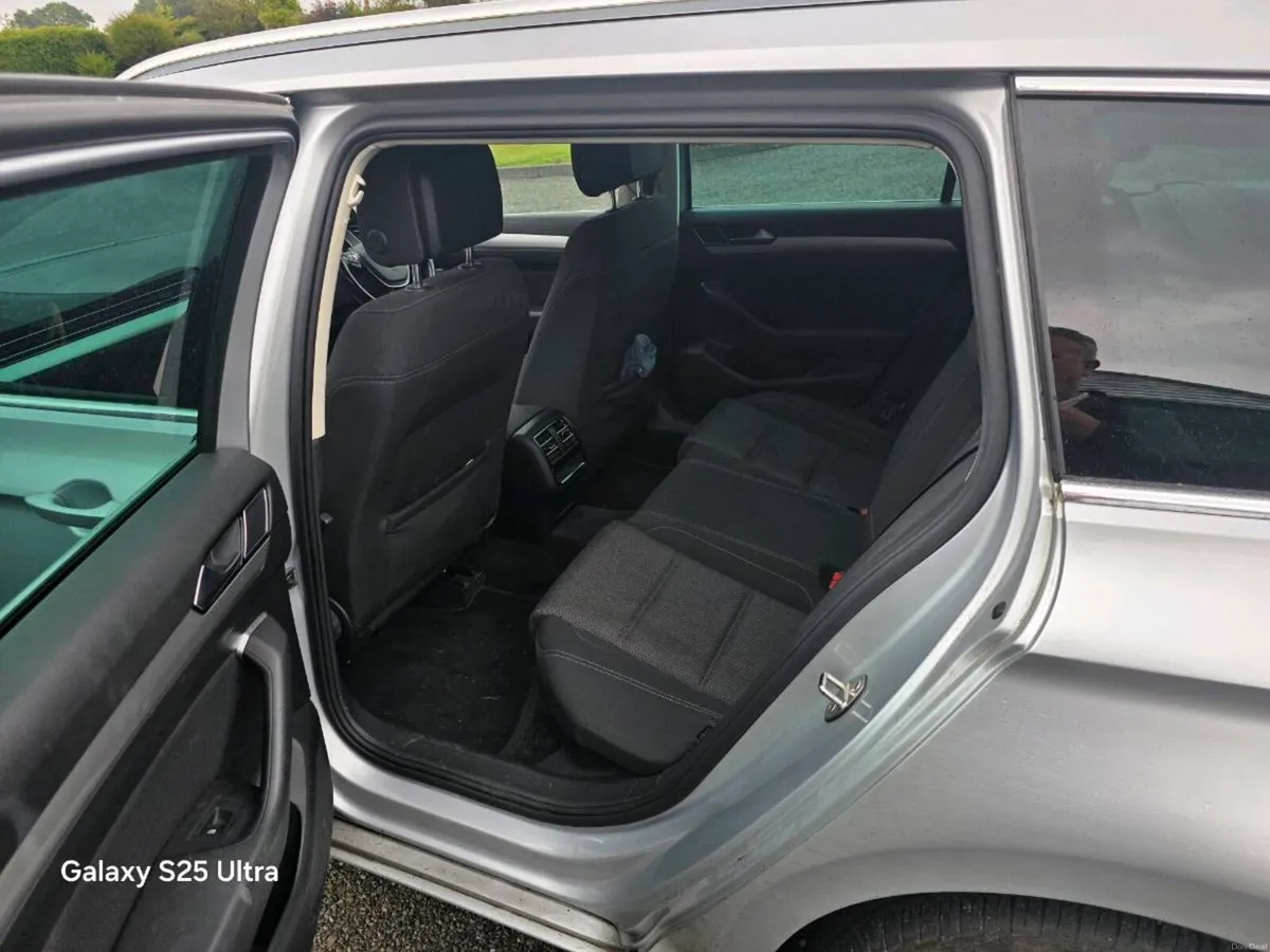 2017 Volkswagen Passat - Image 4