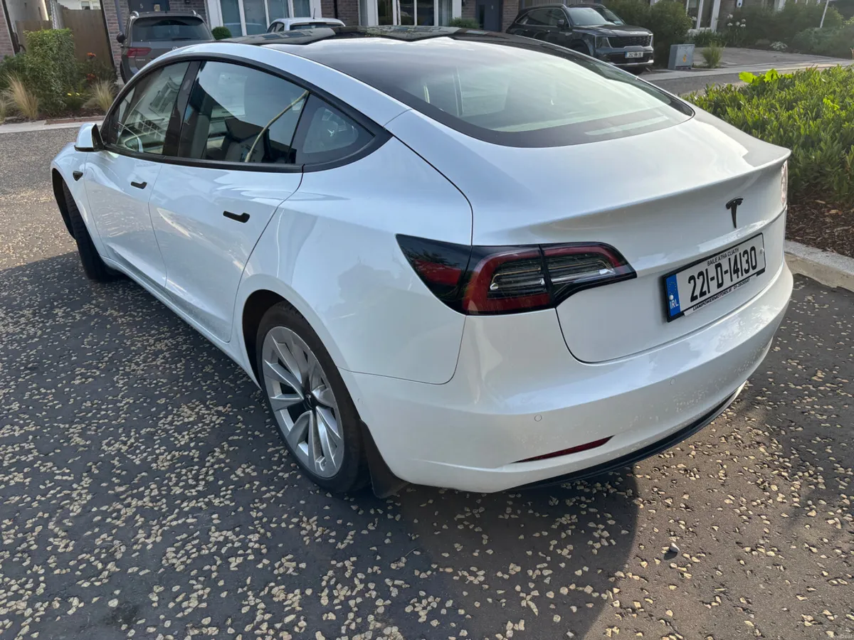 Tesla Model 3 2022 - Image 5