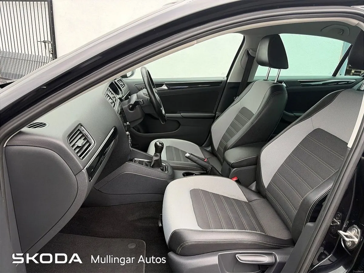Volkswagen Jetta 2.0 TDI 110HP Highline - Image 4