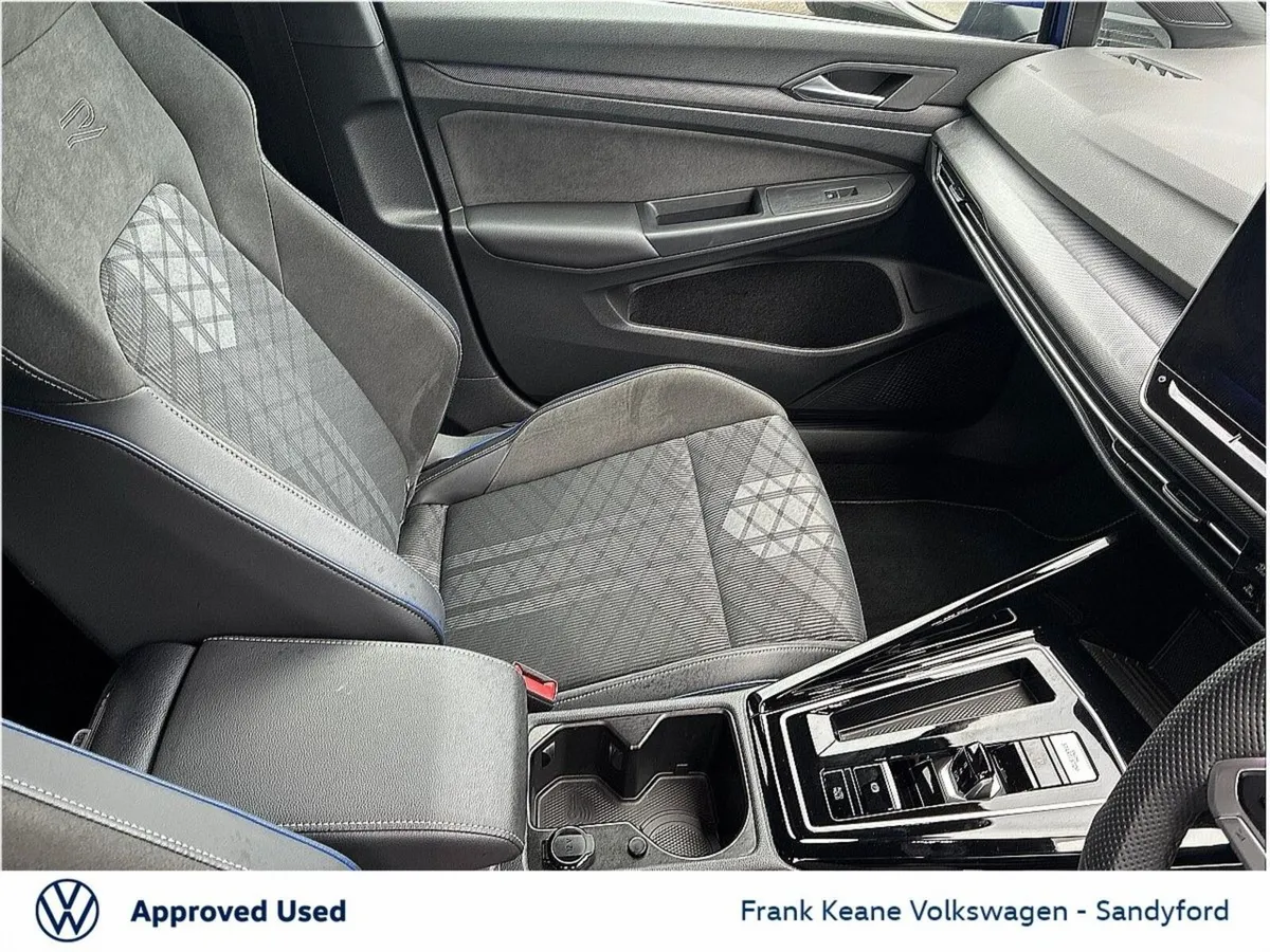 Volkswagen Golf *R-Line* 1.5 TSI MHEV 116HP AUTO @ - Image 4