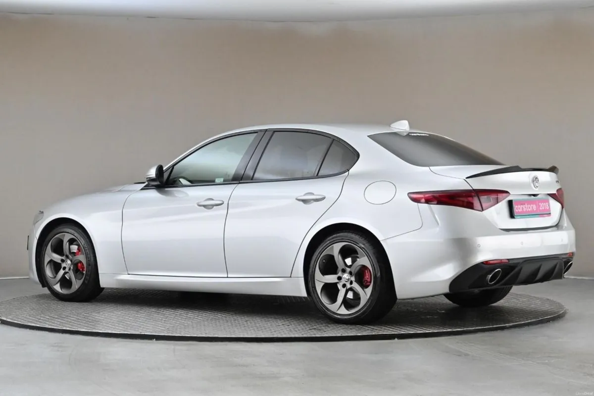 Alfa Romeo Giulia 2.2 TD SPECIALE 180BHP AUTO RWD - Image 6