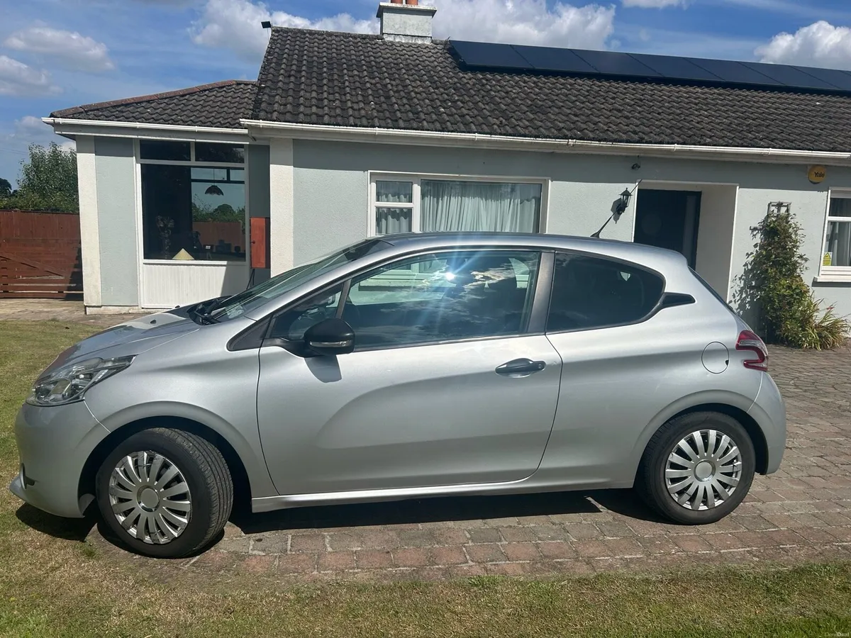 141 Peugeot 208 - Image 2