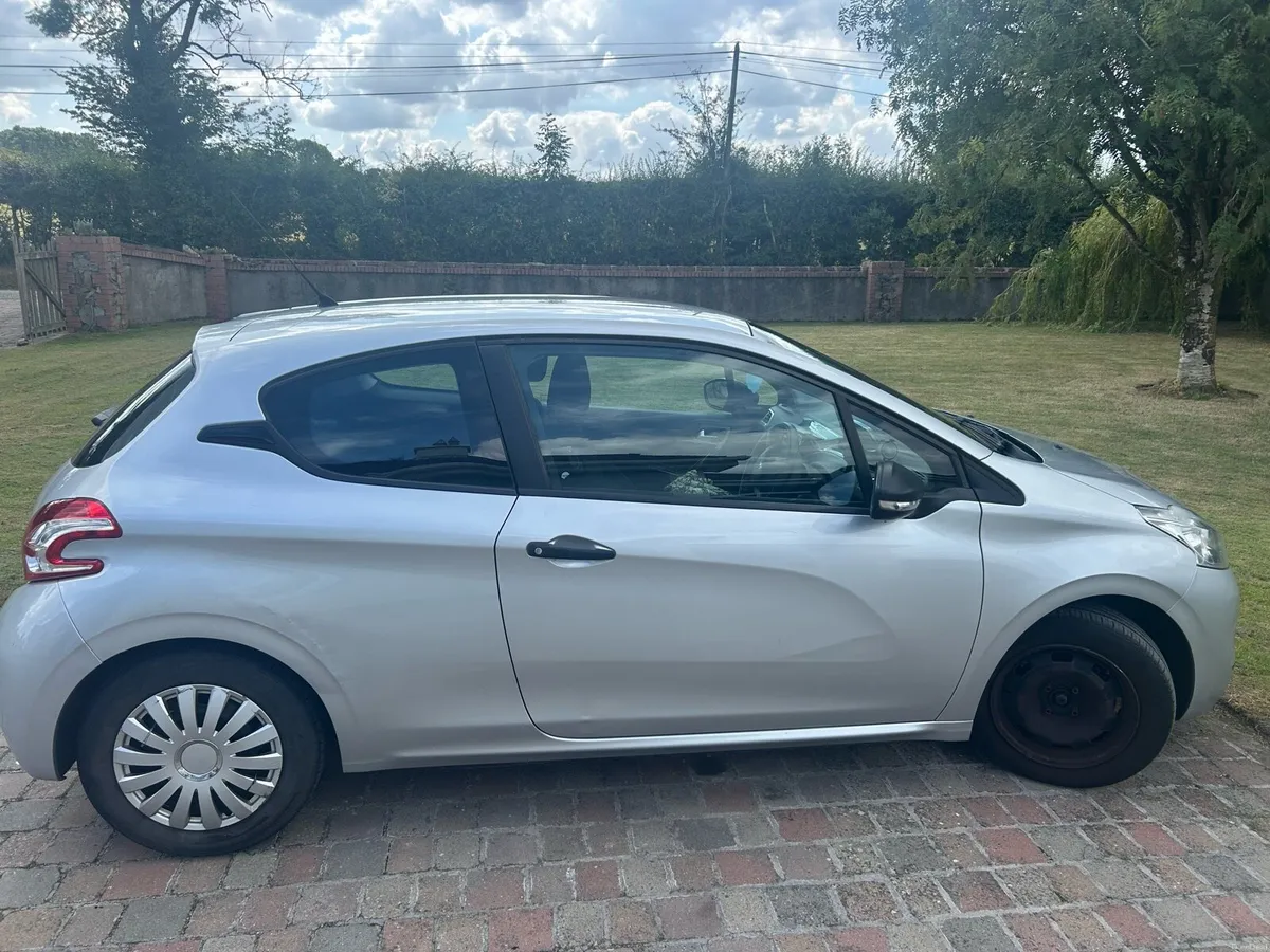 141 Peugeot 208 - Image 3
