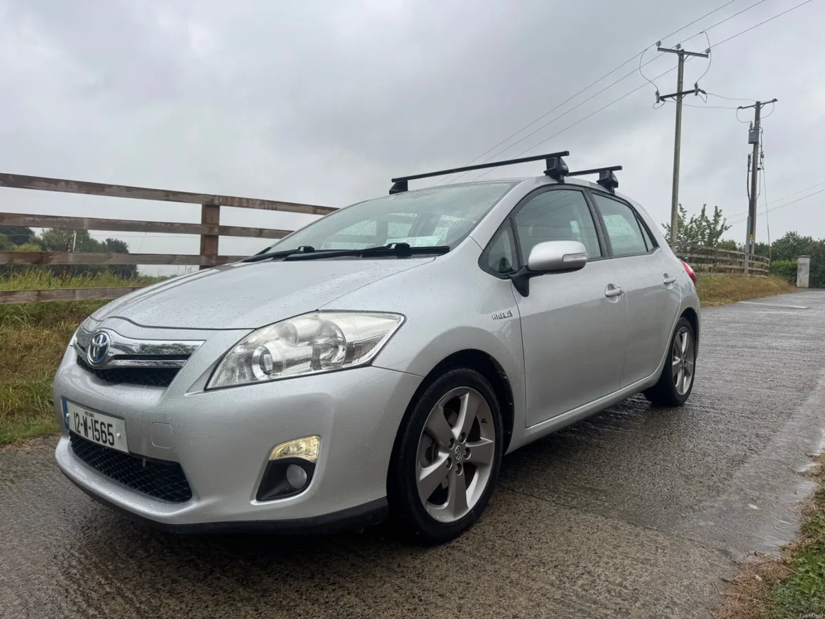 Toyota Auris 2012,Hybrid,Low mileage,Automatic - Image 3