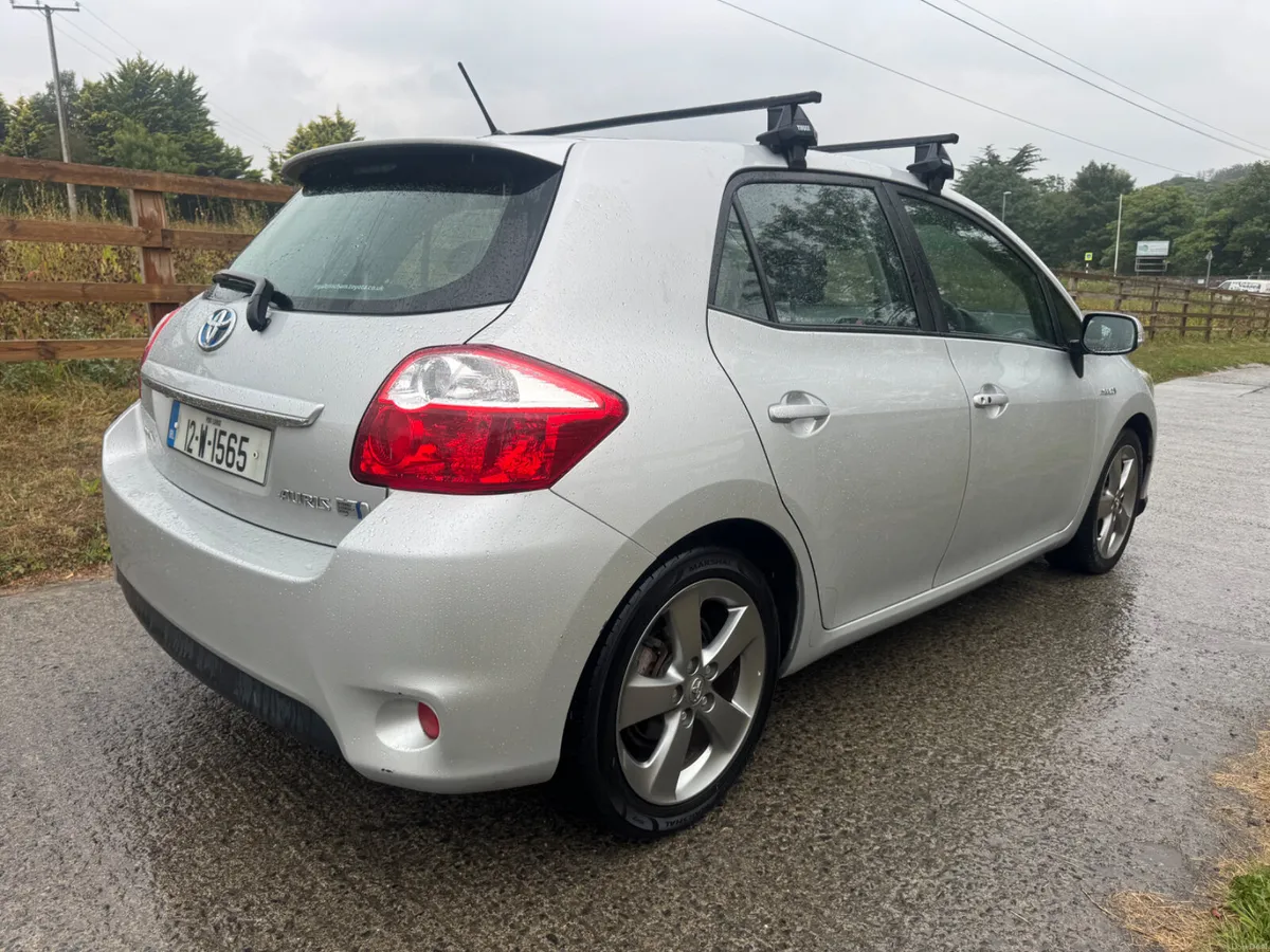 Toyota Auris 2012,Hybrid,Low mileage,Automatic - Image 6