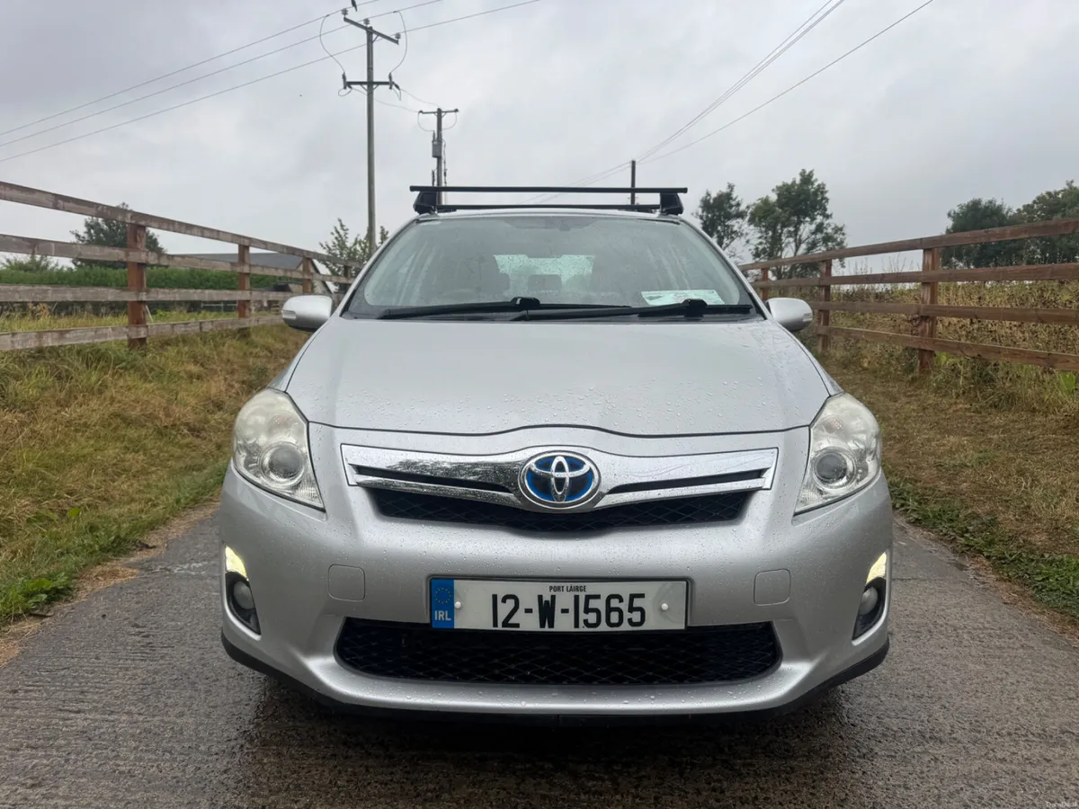 Toyota Auris 2012,Hybrid,Low mileage,Automatic - Image 2