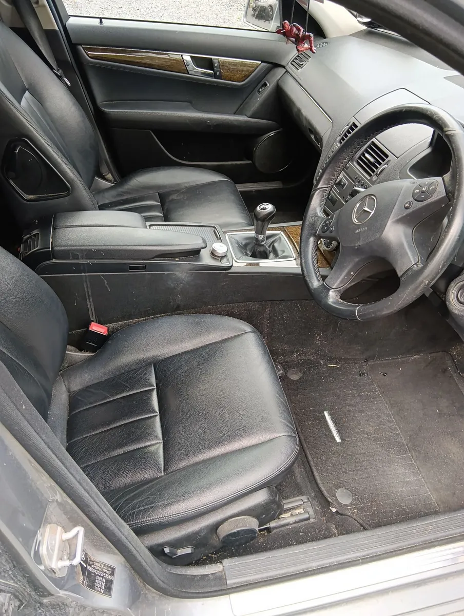 Mercedes-Benz C-Class 2010 - Image 4