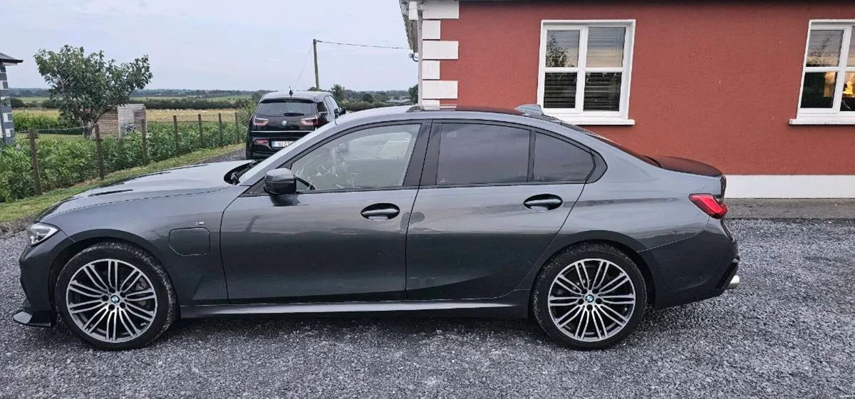 2020 bmw 330e - Image 3