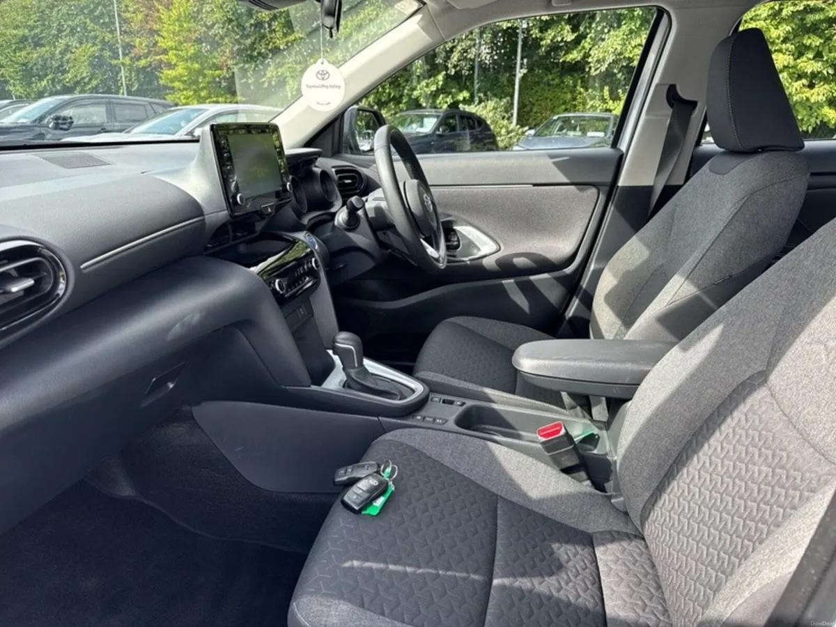 Toyota Yaris Cross YARIS CROSS LUNA - Image 6