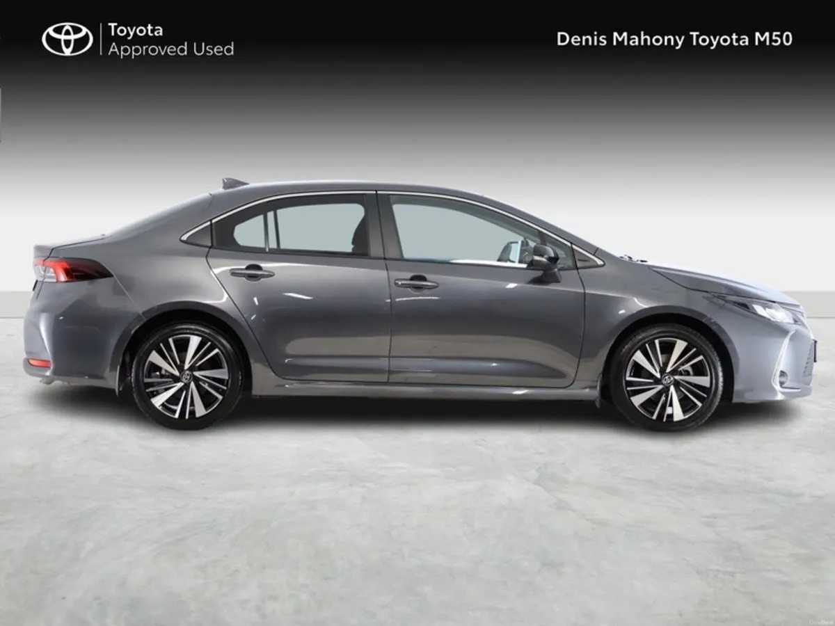 Toyota Corolla Luna Sport Hybrid Saloon - Image 3