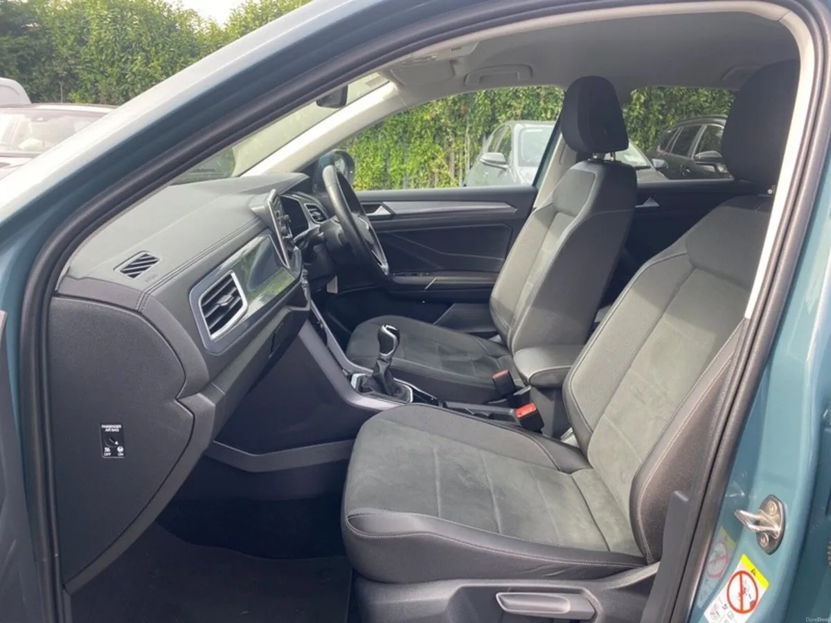Volkswagen T-Roc STYLE 2.0 TDI MANUAL 6SPEED FWD - Image 6