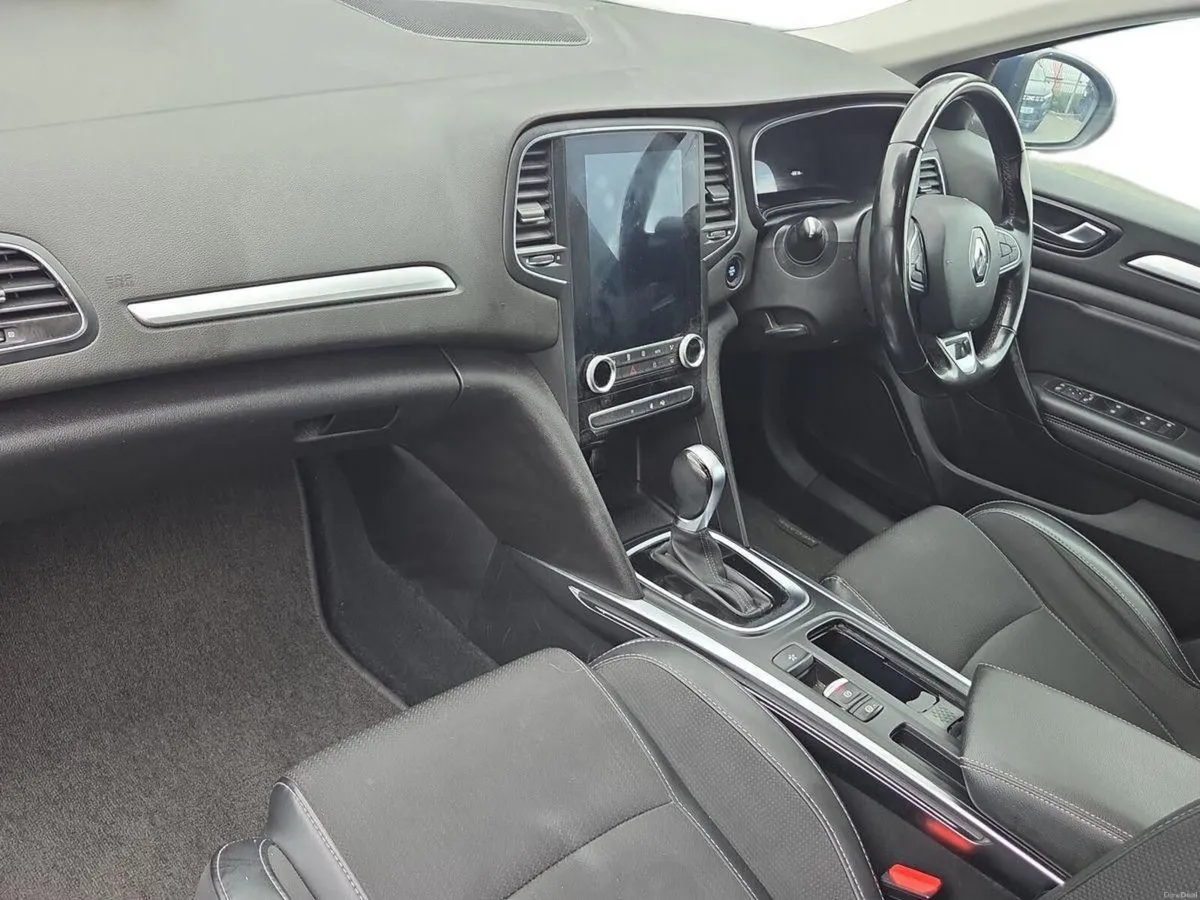 Renault Megane E-TECH PHEV 160 Auto Iconic ST - Image 5
