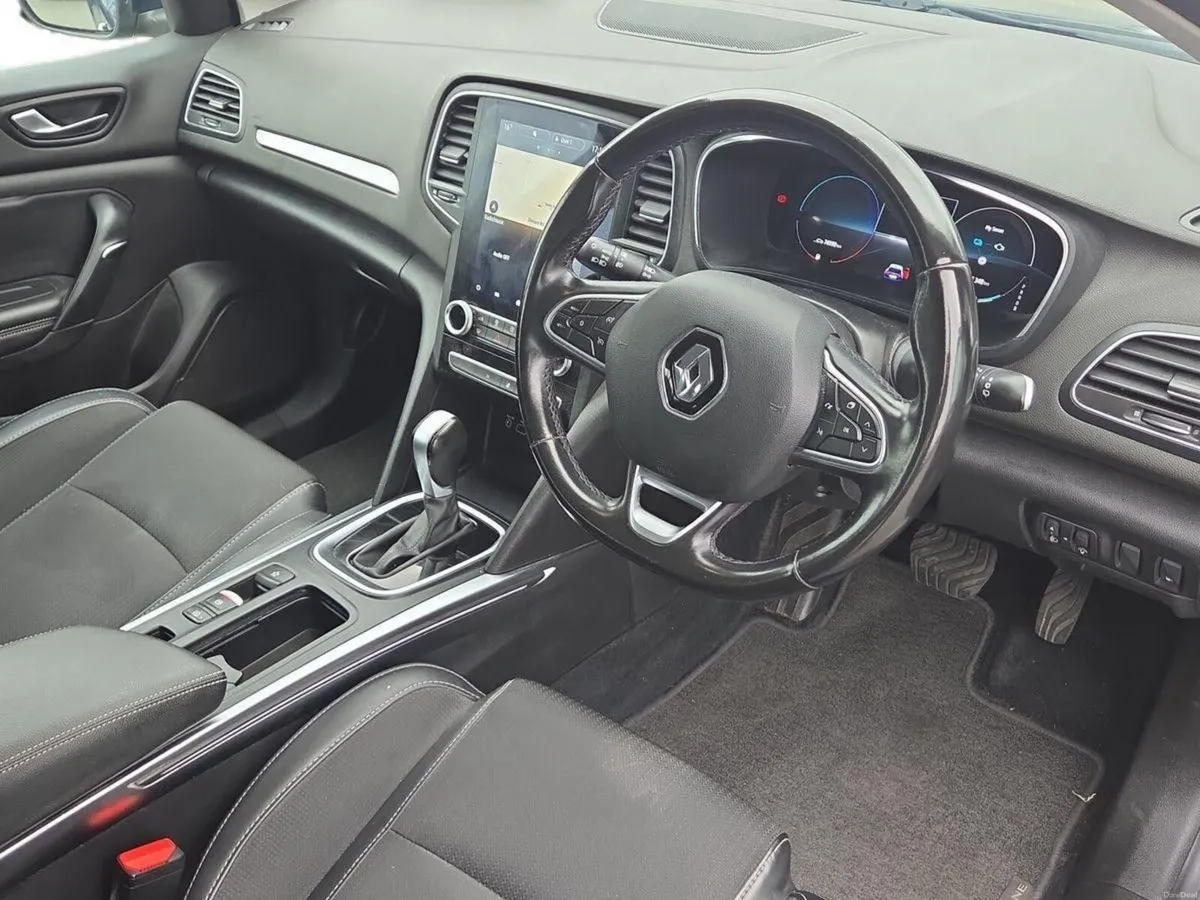Renault Megane E-TECH PHEV 160 Auto Iconic ST - Image 6