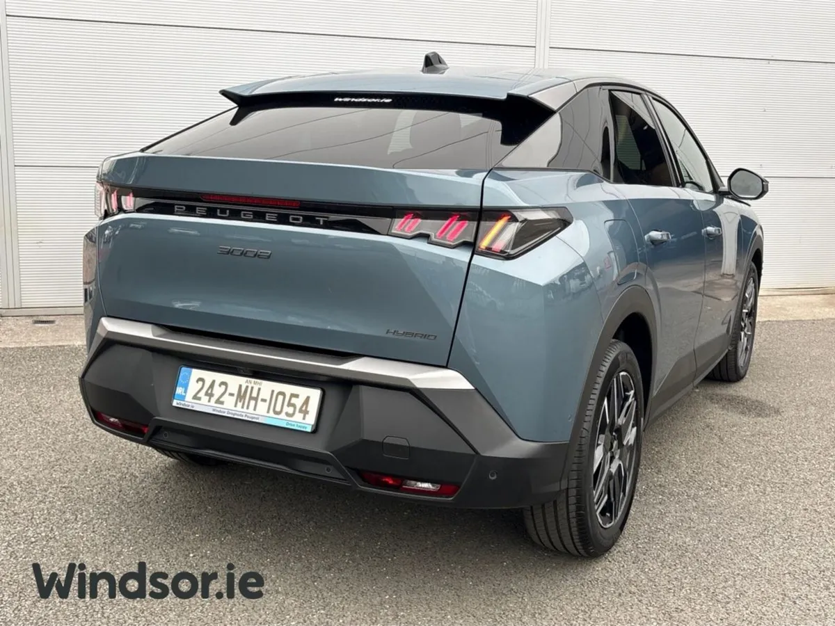 Peugeot 3008 1.2 MHEV PureTech 136bhp eDCS6 Allure - Image 2