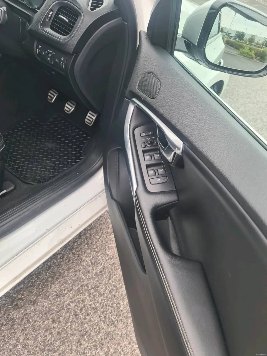 VOLVO V40 2015 R DESIGN - Image 6