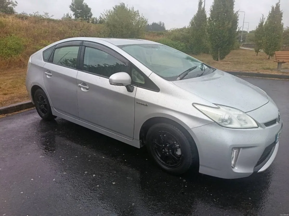 Toyota prius Auto priced To sell - Image 1