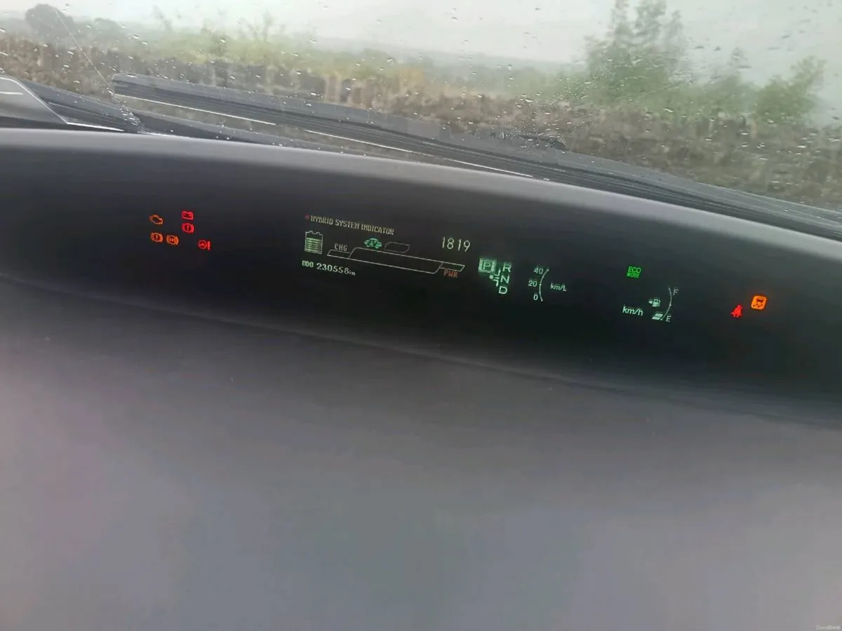 Toyota prius Auto priced To sell - Image 4