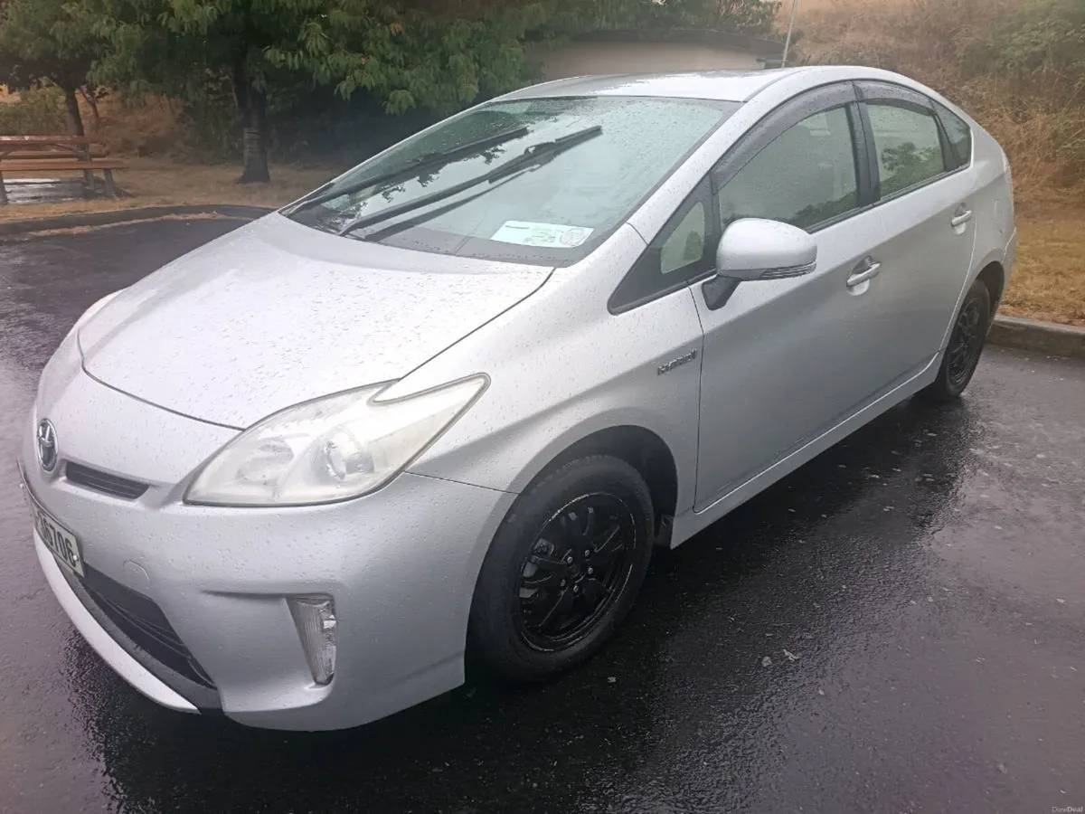 Toyota prius Auto priced To sell - Image 6