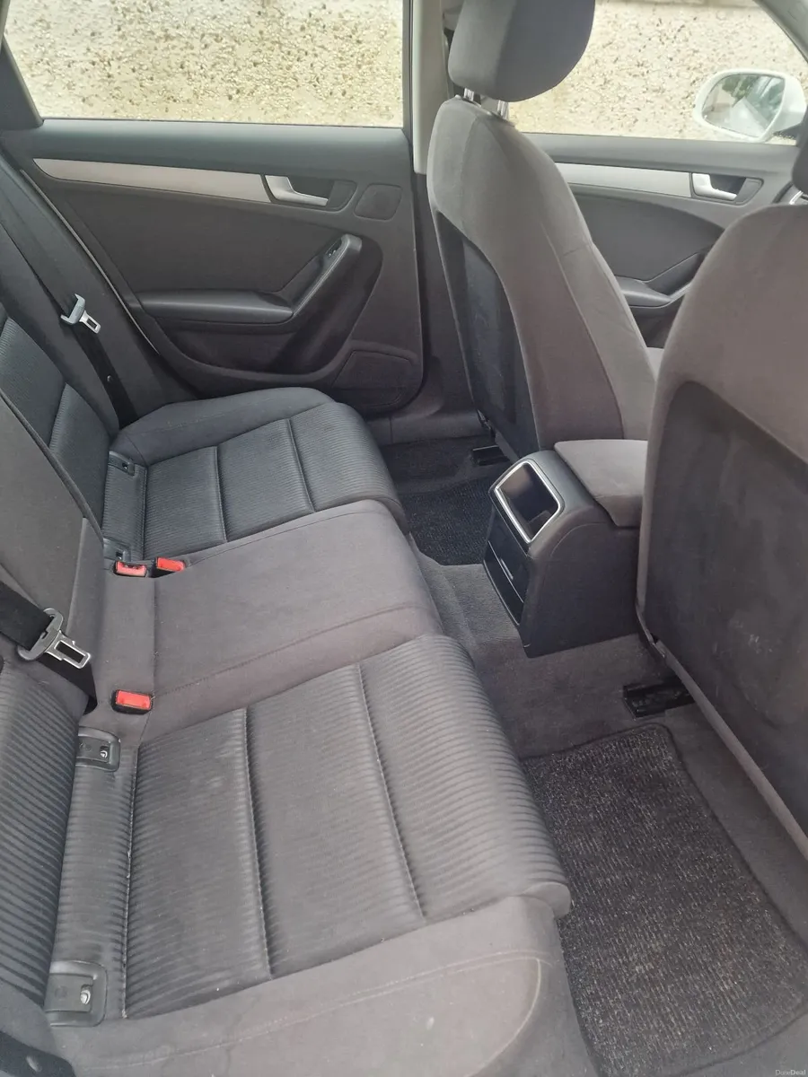 Audi A4 2011 - Image 2