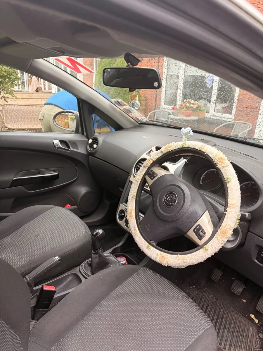 Vauxhall Corsa 2010 - Image 2