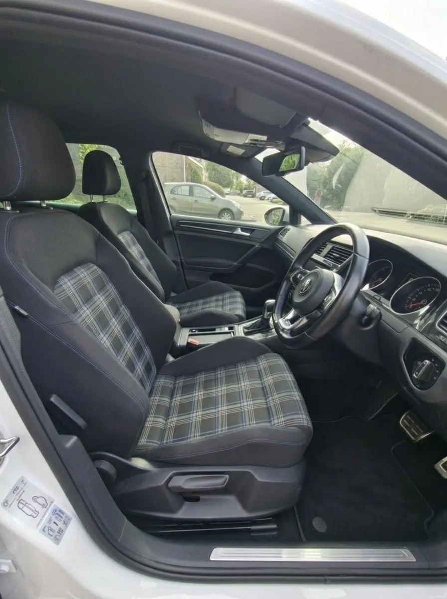 2015 (152) Volkswagen Golf GTE - Image 5