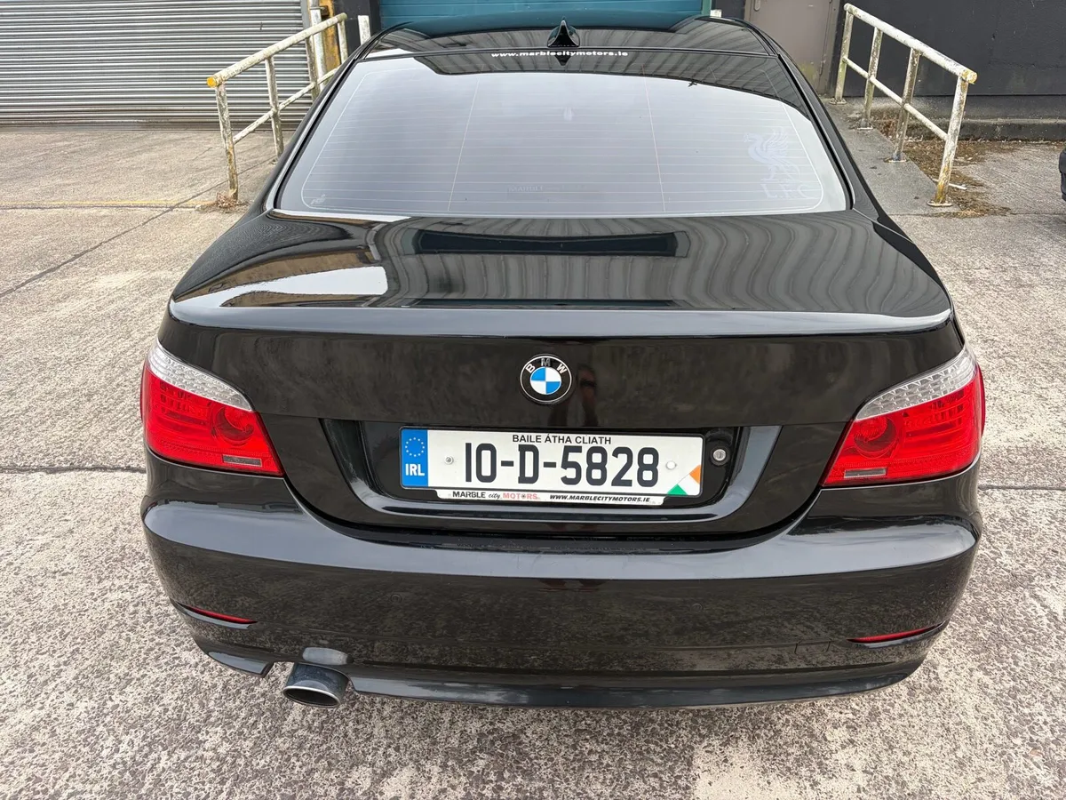 BMW E60 520 2010 - Image 4
