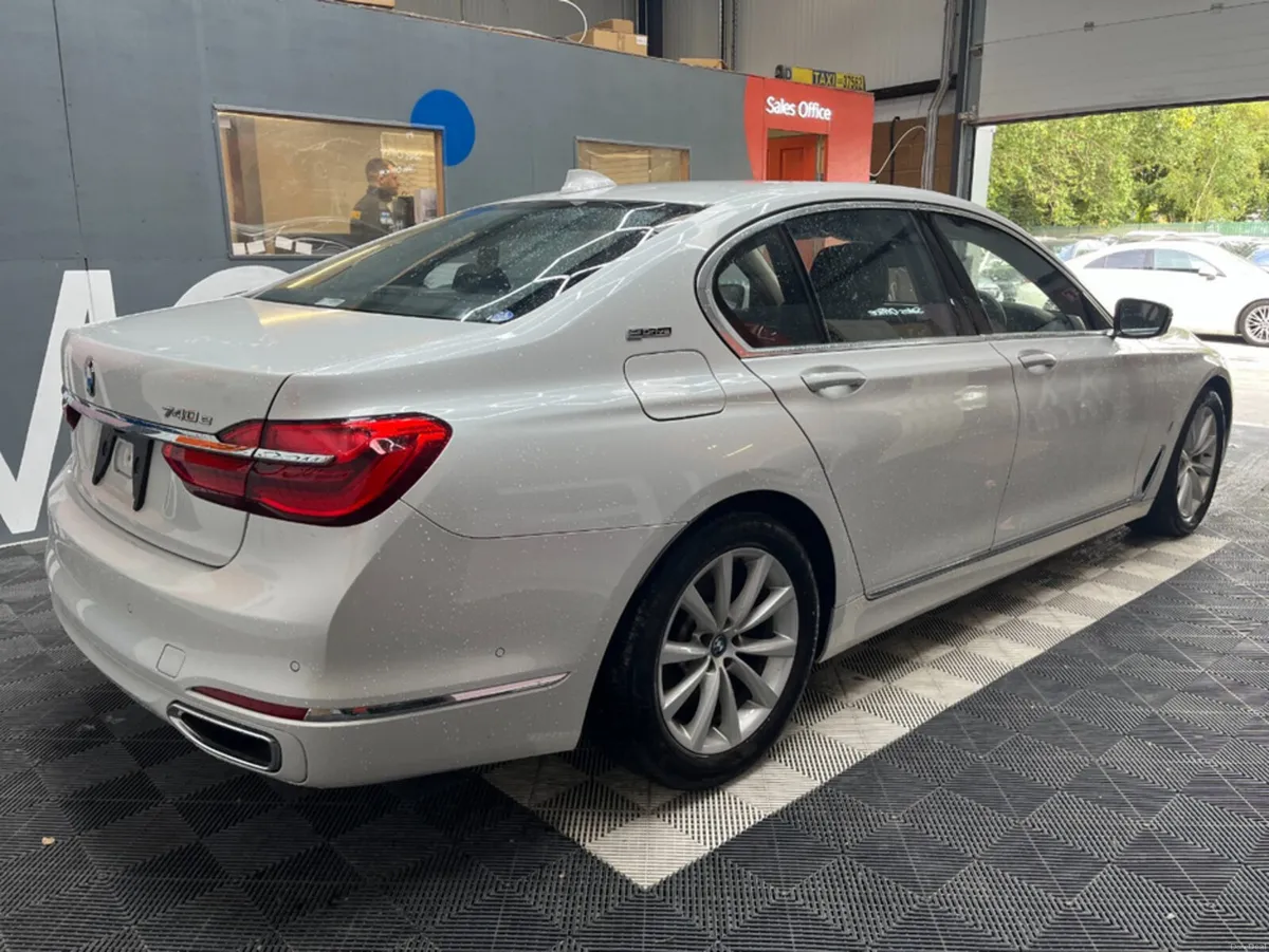 BMW 7-Series 2017 BMW 7 740E IPERFORMANCE EXECUTIV - Image 3