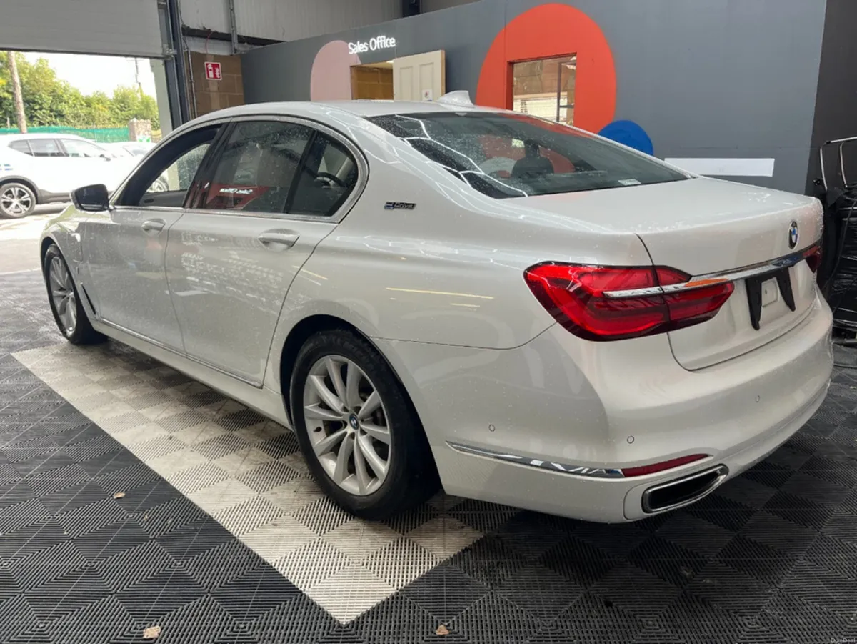 BMW 7-Series 2017 BMW 7 740E IPERFORMANCE EXECUTIV - Image 5