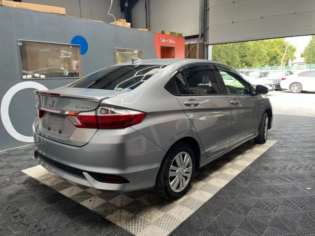 Honda Grace 2021 HONDA GRACE HYBRID DX 1.5 AUTOMAT - Image 3