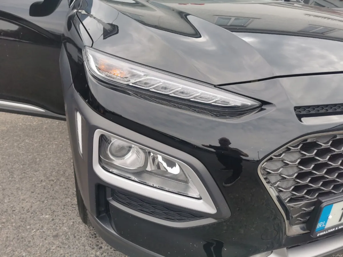Hyundai KONA KAUAI 2WD EXECUTIVE 5DR - Image 2