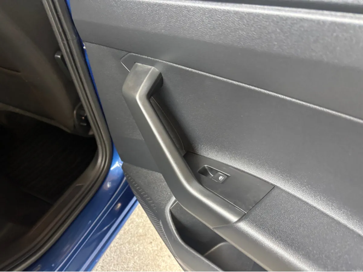 Volkswagen Polo 1.0 TSI Automatic only 12000 kms - Image 3