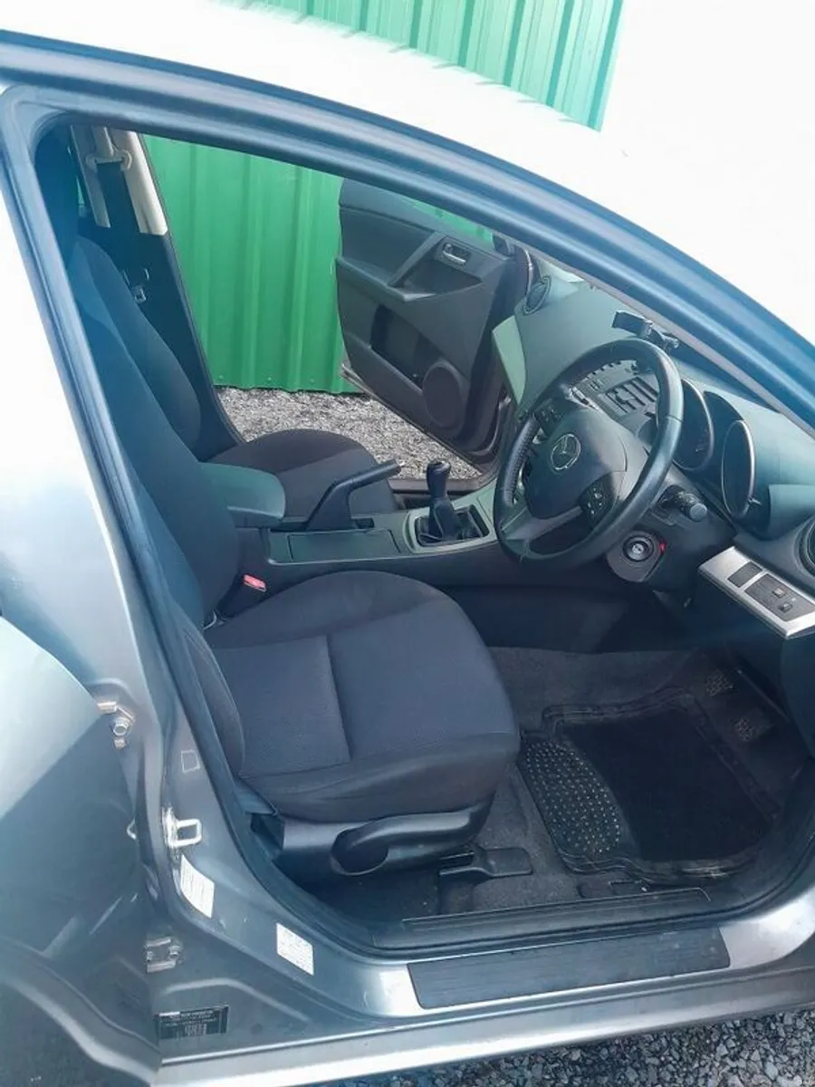 2010 Mazda3 - Image 5