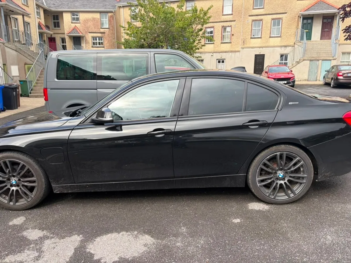 BMW 3-Series 2016 - Image 2