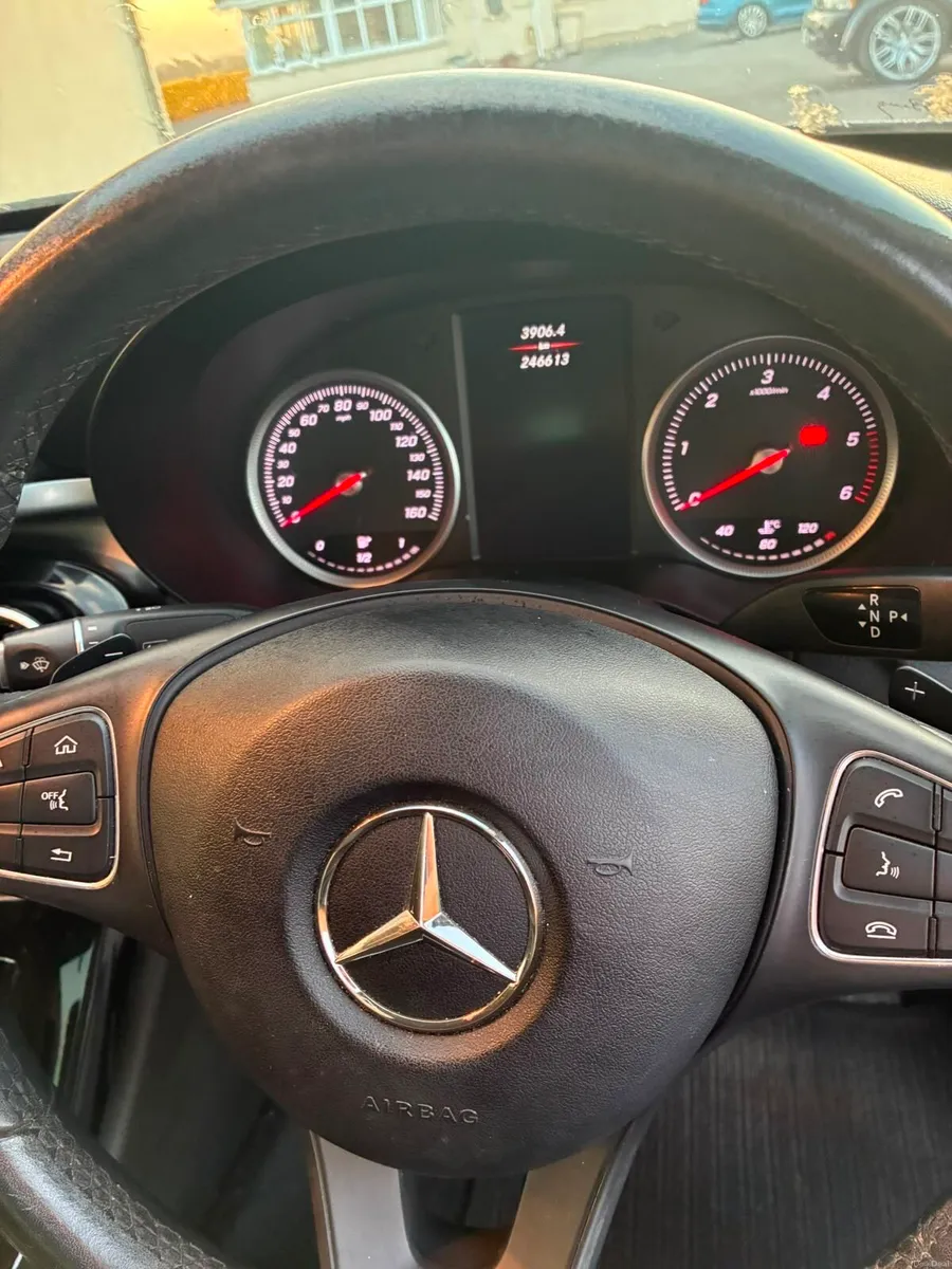 2018 C220d Mercedes Benz 2.0 - Image 5