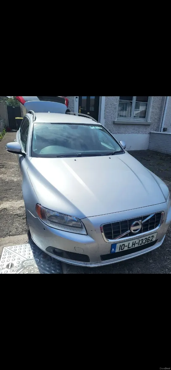 Volvo V70 2010 - Image 1