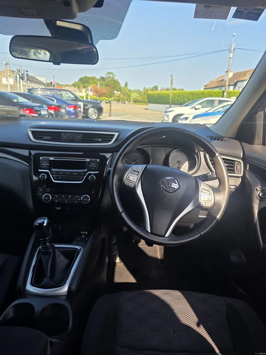 2015 NISSAN QASHQAI 1.5d SV VERY LOW KMS - Image 4