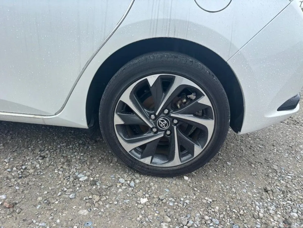 Toyota Auris 162 G Package Leather seats - Image 5