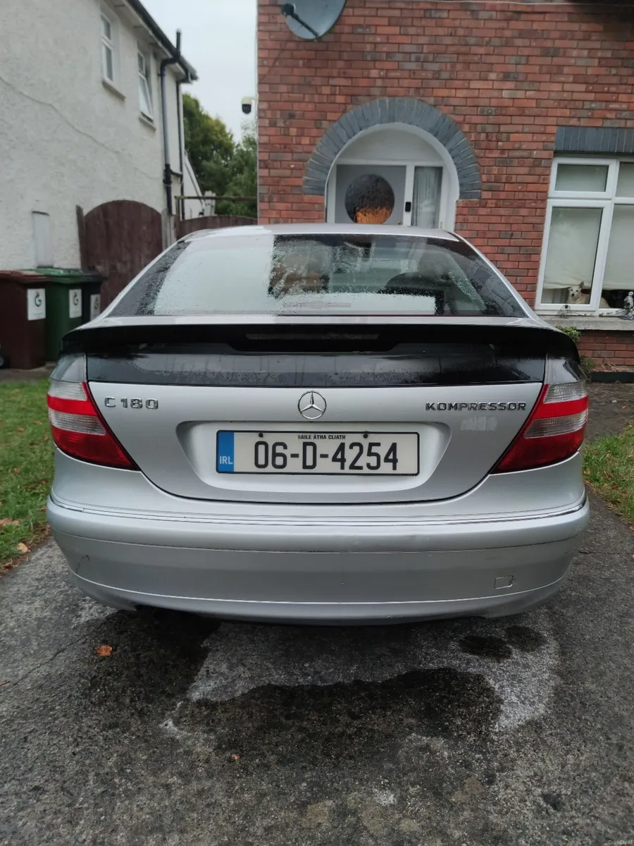 Mercedes-Benz C-Class 2006 - Image 2