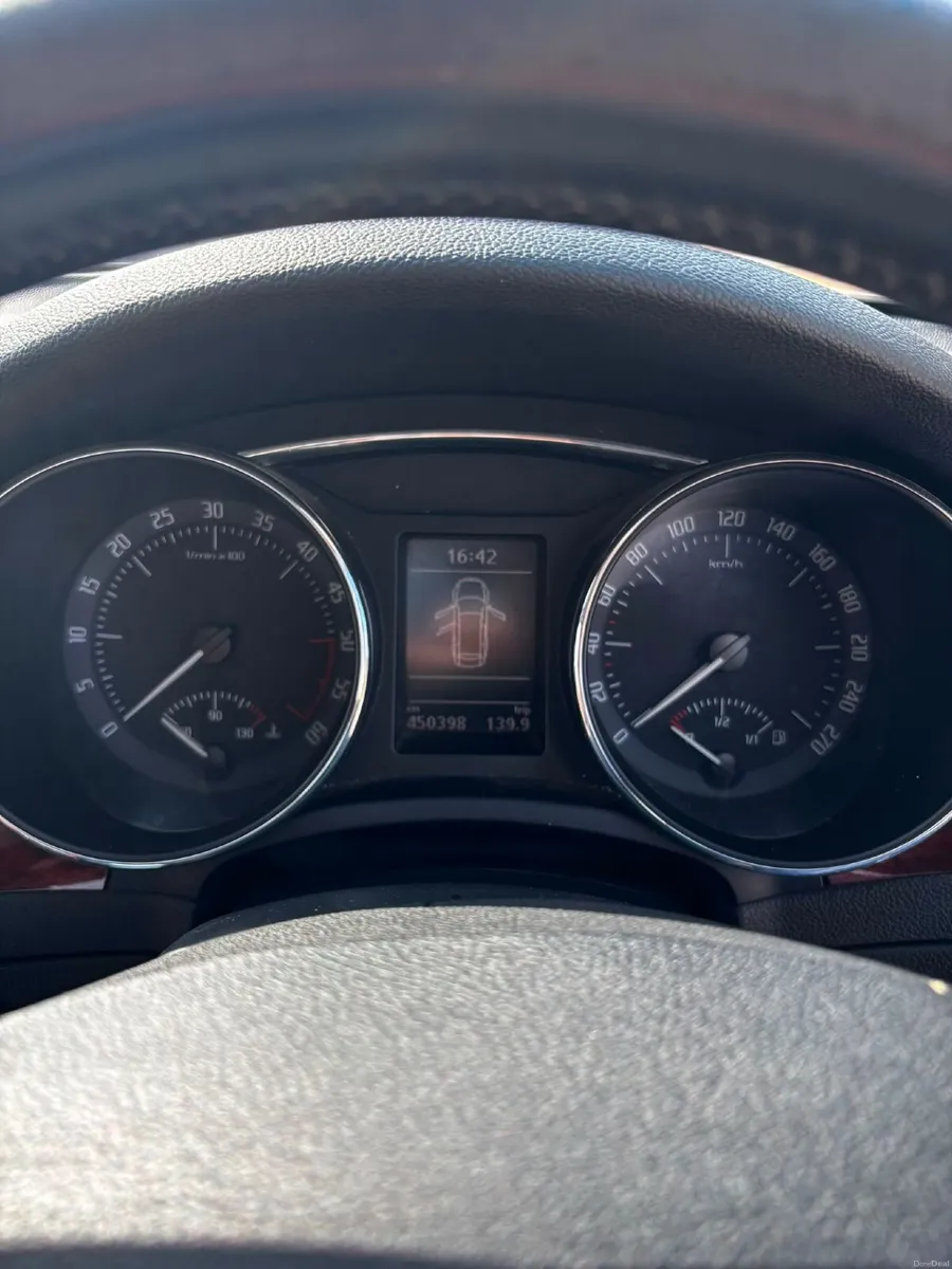 Skoda Superb 2012 - Image 3