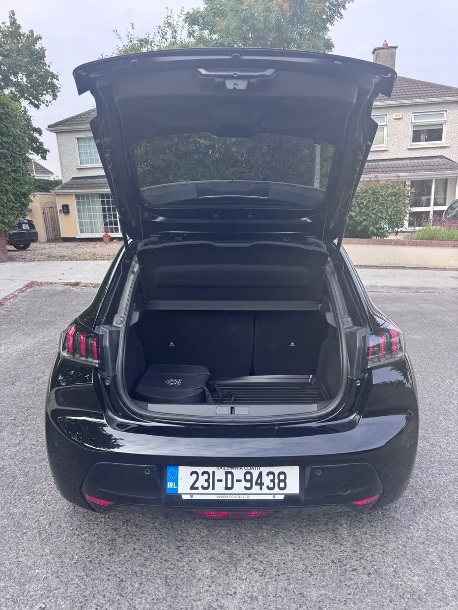 Peugeot e208 2023 - Image 6