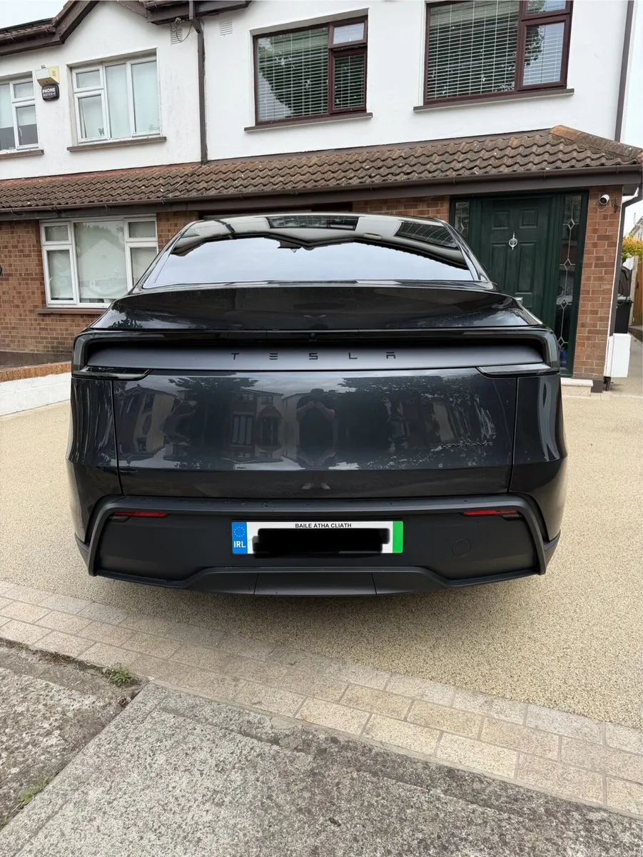 Tesla Model Y Premium Long Range - Image 6