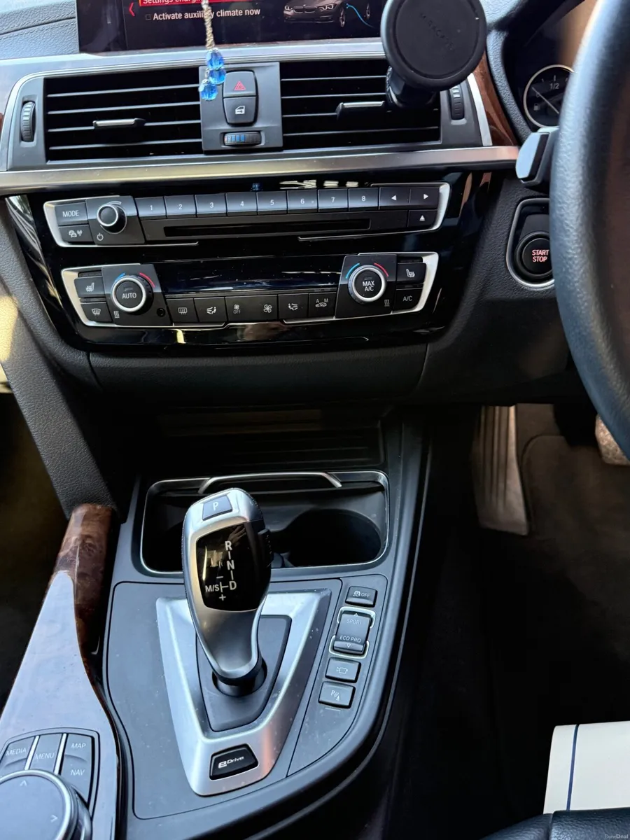 BMW 3-Series 2017 - Image 6