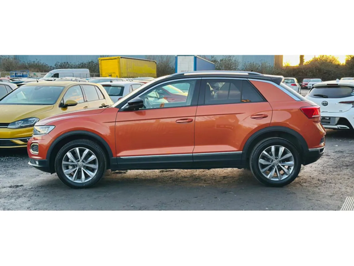 Volkswagen T-Roc 2.0 TDI Style with Design Package - Image 4