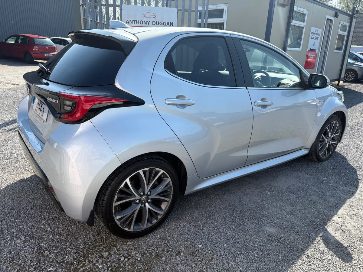 2022 Toyota Yaris 1.5 hybrid platinum - Image 3