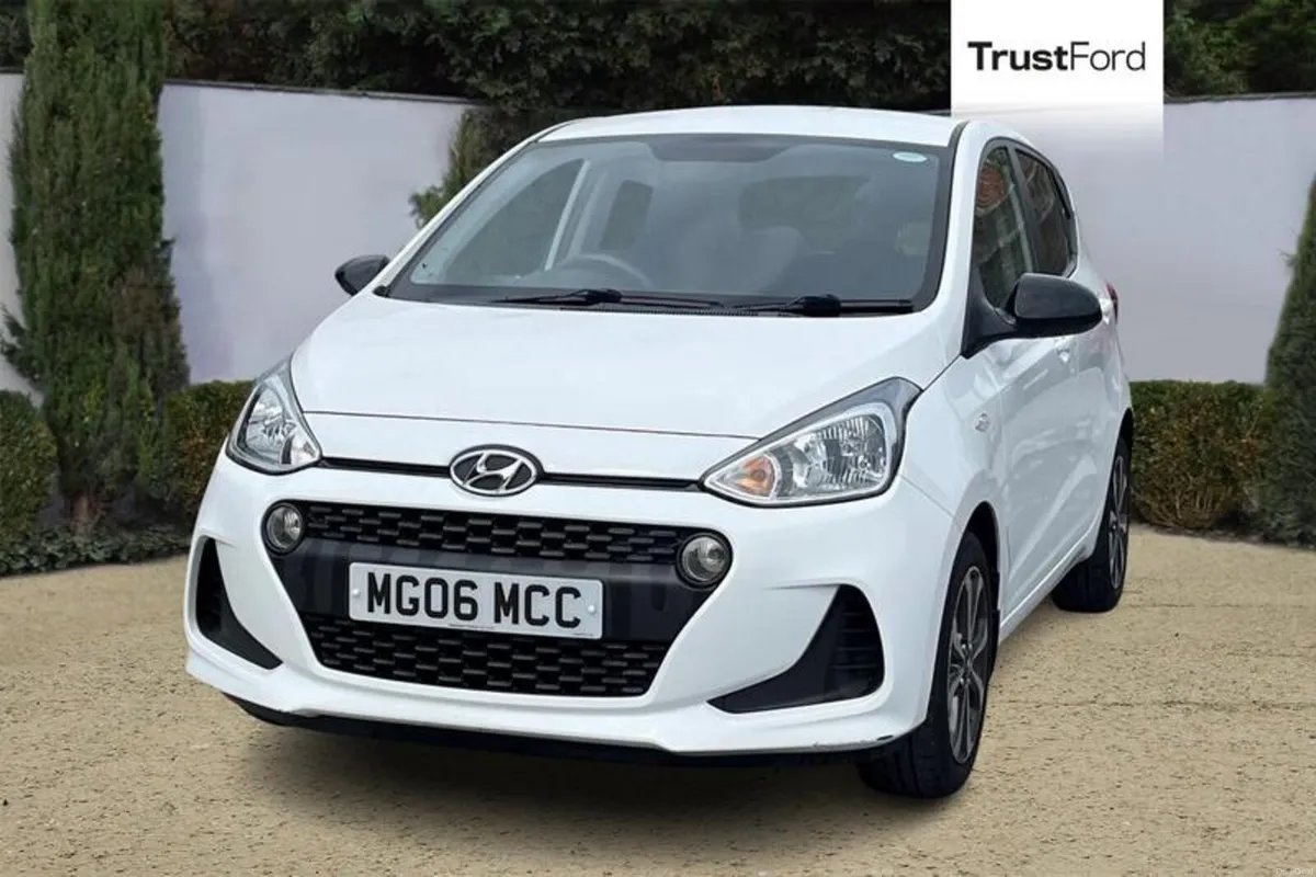 Hyundai i10 1.0 Play 5dr- Apple Car Play - Image 5